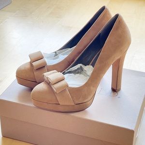 BNWT Rosegold suede pumps